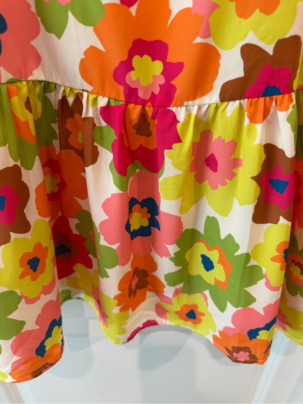 BiBi Bright Floral V-Neck Top Size Large - Picture 8 of 14